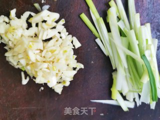 青椒肉丝的做法步骤：2