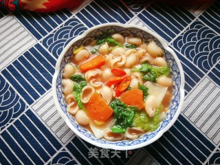 胡萝卜红菇鸡汤煮猫耳朵的做法步骤：12