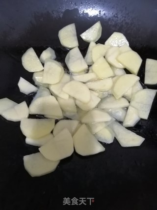 火腿炒土豆红萝卜的做法步骤：3