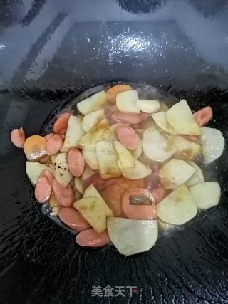 火腿炒土豆红萝卜的做法步骤：8