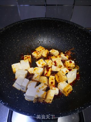 ＃暖身美食＃虾尾酱烧豆腐的做法步骤：2