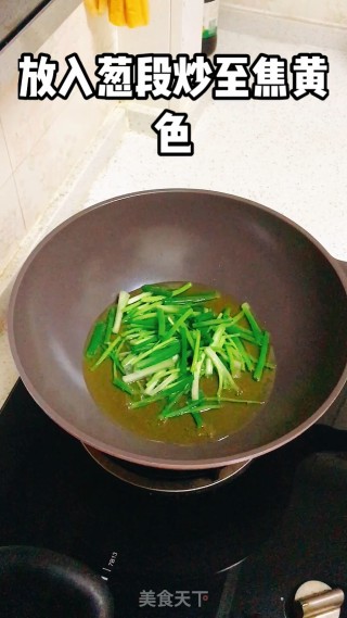 百吃不厌，葱油拌面的做法步骤：3