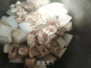 萝卜排骨汤的做法步骤：2
