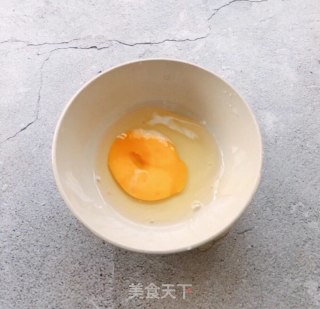 蟹柳抱蛋饭的做法步骤：1