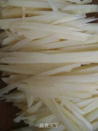 素炒土豆丝的做法步骤：1