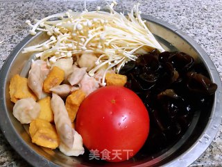 番茄金针菇丸子汤的做法步骤：1