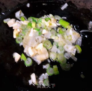 番茄金针菇丸子汤的做法步骤：2