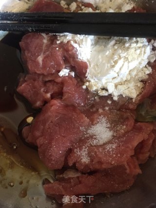 牛肉炒菜梗的做法步骤：4