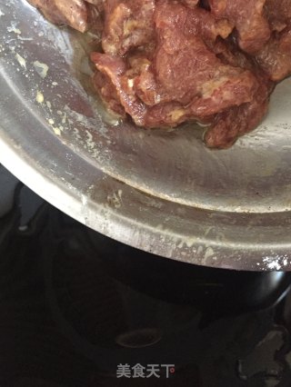 牛肉炒菜梗的做法步骤：5
