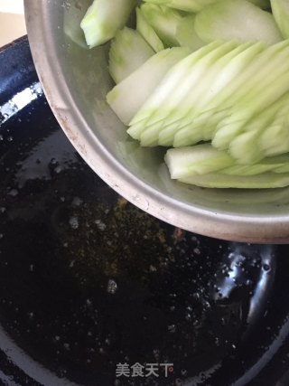 牛肉炒菜梗的做法步骤：8