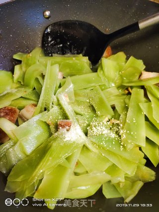 锅烧炒莴笋的做法步骤：7