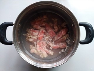 羊肉鸭血荠菜汤的做法步骤：2