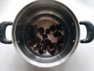 青椒土豆烧木耳的做法步骤：3