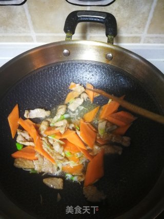 鲜蘑炒肉的做法步骤：4