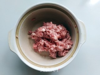 雪菜肉包的做法步骤：2