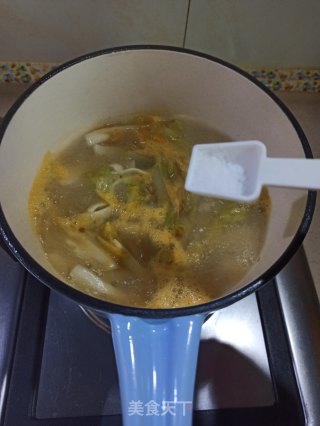 白菜牛肉酸汤面的做法步骤：8