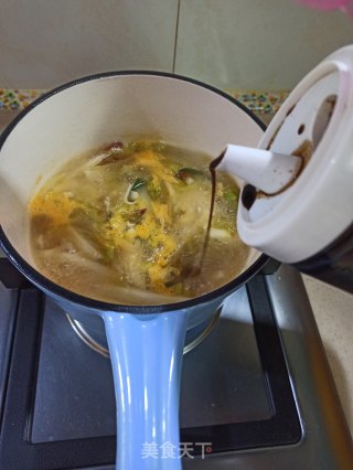 白菜牛肉酸汤面的做法步骤：9