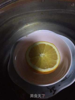 盐蒸脐橙的做法步骤：3