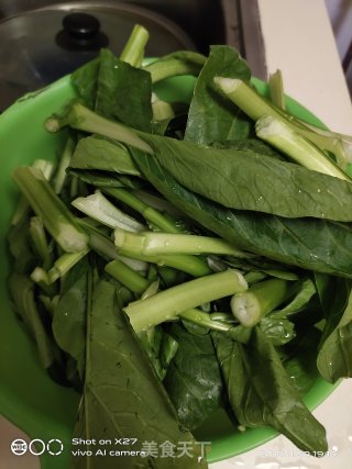 锅烧炒菜心的做法步骤：1