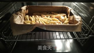 T骨牛排配迷迭香土豆+芝麻菜番茄沙拉的做法步骤：3