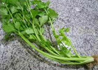 瘦肉丝芹菜炒荞麦面的做法步骤：2