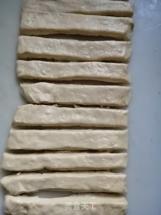油条的做法步骤：8