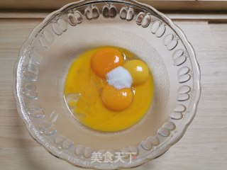 抹茶蜜豆戚风蛋糕的做法步骤：1