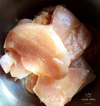 香煎奥尔良鸡胸肉的做法步骤：2