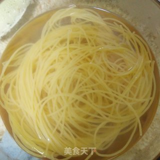 辣白菜煮玉米喳面的做法步骤：1