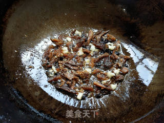 豆豉鲮鱼炒麦菜的做法步骤：3