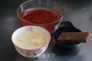 红豆银耳羹的做法步骤：1