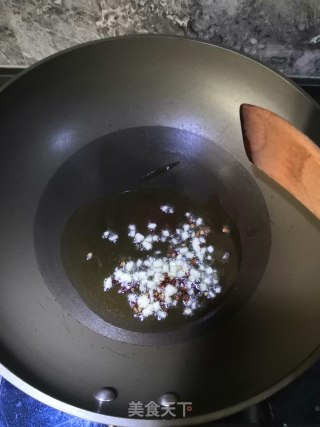 清炒茼蒿杆的做法步骤：3