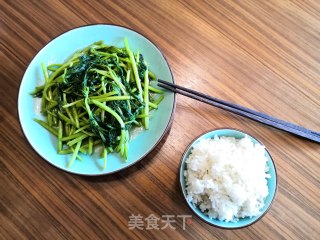 清炒茼蒿杆的做法步骤：8