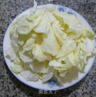 圆白菜炒螺丝面疙瘩的做法步骤：2