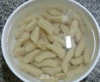 圆白菜炒螺丝面疙瘩的做法步骤：11