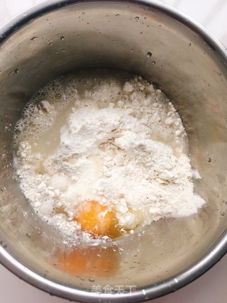 土豆丝鸡蛋饼的做法步骤：1