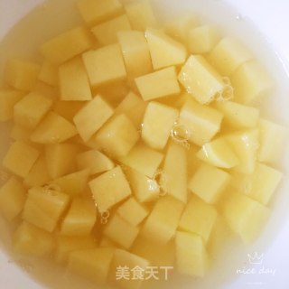 番茄土豆培根焖面的做法步骤：1