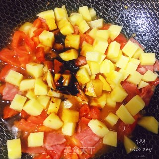 番茄土豆培根焖面的做法步骤：10