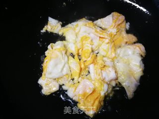 芹菜鸡蛋炒猫耳朵的做法步骤：4