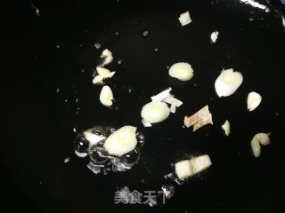 芹菜鸡蛋炒猫耳朵的做法步骤：5