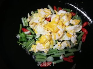 芹菜鸡蛋炒猫耳朵的做法步骤：8
