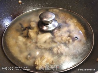 香辣香菇焖鸡块的做法步骤：4