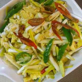 尖椒鸡蛋炒蒜黄的做法步骤：4