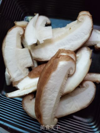 香菇肉丝榨菜面的做法步骤：3