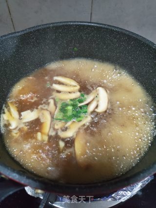 香菇肉丝榨菜面的做法步骤：8