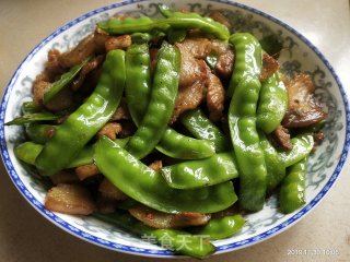 五花肉炒荷兰豆的做法步骤：2