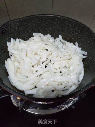 虾肉酱拌河粉的做法步骤：3