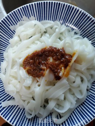 虾肉酱拌河粉的做法步骤：6