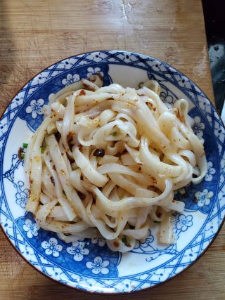 虾肉酱拌河粉的做法步骤：8