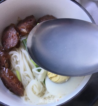 腊肠鸡蛋泡菜面的做法步骤：7